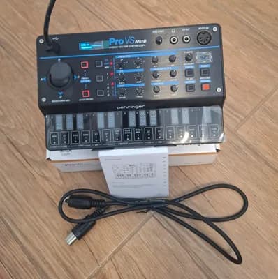 BEHRINGER VS-MINI