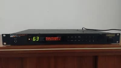 Roland GP-8 Guitar Effects Processor (Analog & Vintage Digital, 8 Boss Pedale!)