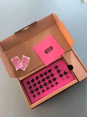Oto Machines BÉBÉ CHÉRIE, 6-Kanal Stereo-Mixer mit Kompression, EQ und Distortion