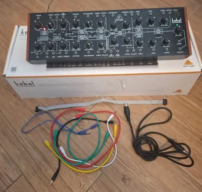 BEHRINGER KOBOL Expander analog Synthesizer