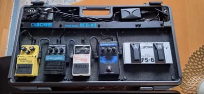 Boss Gitarren Effektpedal Komplettset / Pedalboard + ME-30 + TC Helicon