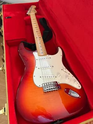 Fender Stratocaster - MIM - Cherry Sunburst
