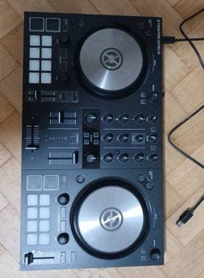 Traktor DJ music Controller S2 MK3 NEU