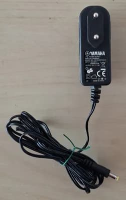 Original YAMAHA Netzteil 5V 1A - Modell MU12-2050100-C5 (Sehr guter Zustand)