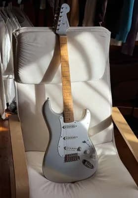 Fender H. E. R. Stratocaster Chrome Glow