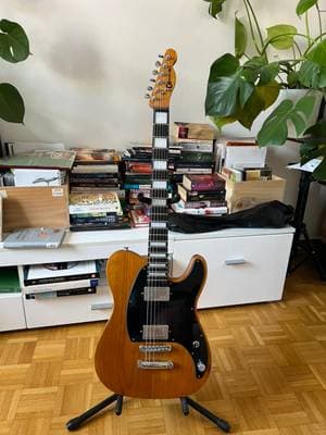Guitar pedals, electric bass/ guitar, amplifier and box