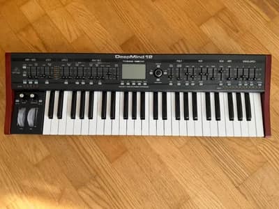 Behringer Deepmind 12