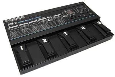 BOSS ME-5 Analoges Multieffektpedal (CS-2, DS-1, OD-2, RV-3, EQ, CE-1, DD-2, BF-2)