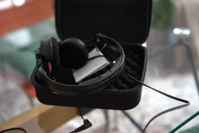 Sennheiser HD 25 SE (special Edition) DJ-Kopfhörer mit federleichtem Hardcase