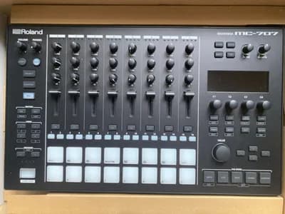 MC 707 Roland Groovebox + Decksaver