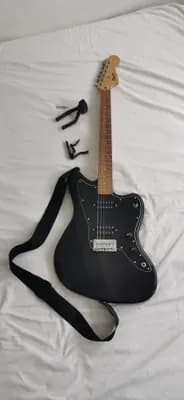 E-Gitarre - Fender Squier Jazzmaster (+ Kapodaster & Wandhalterung)