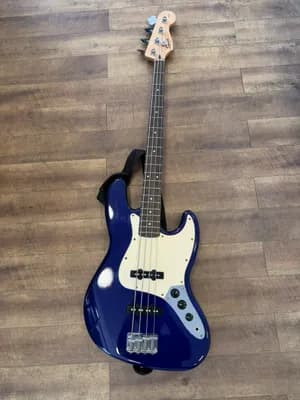 Squier Jazz Bass Guitar Standard