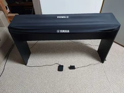 YAMAHA Digital Piano P-125 mit Ständer und Abdeckung