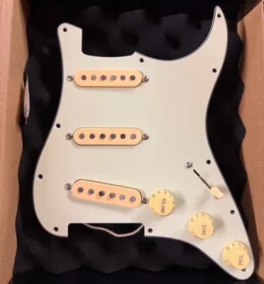 Prewired Pickguard für Fender/ Squier Stratocaster
