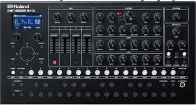 Roland SH-4d, Schwarz, 2023 | Digitaler Desktop-Synthesizer mit 60 Stimmen | 11 Oszillator-Modellen | Sequencer und USB-C-Kabel | mit Originalverpackung | Zustand: Sehr Gut #4076638