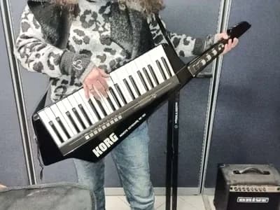 Korg RK100 - 80iger Midi Keytar Keyboard