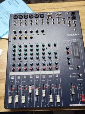 Yamaha MG 124c mixing console