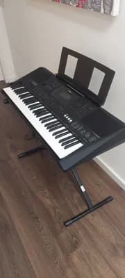 Yamaha-Keyboard PSR-E453 in gutem Zustand inkl. Zubehör