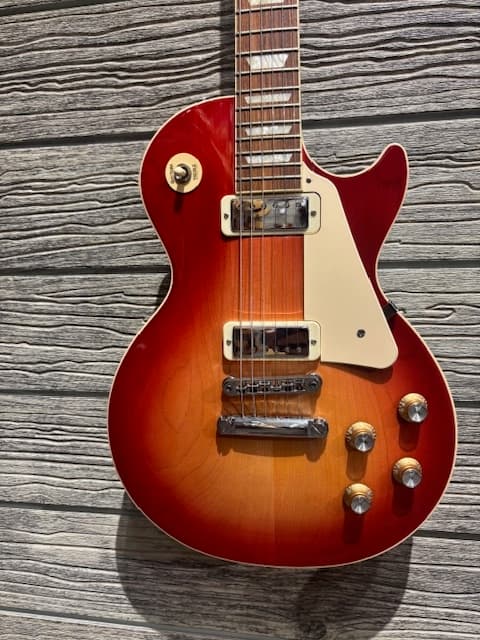 GIBSON Les Paul Deluxe 70S Cherry Sunburst