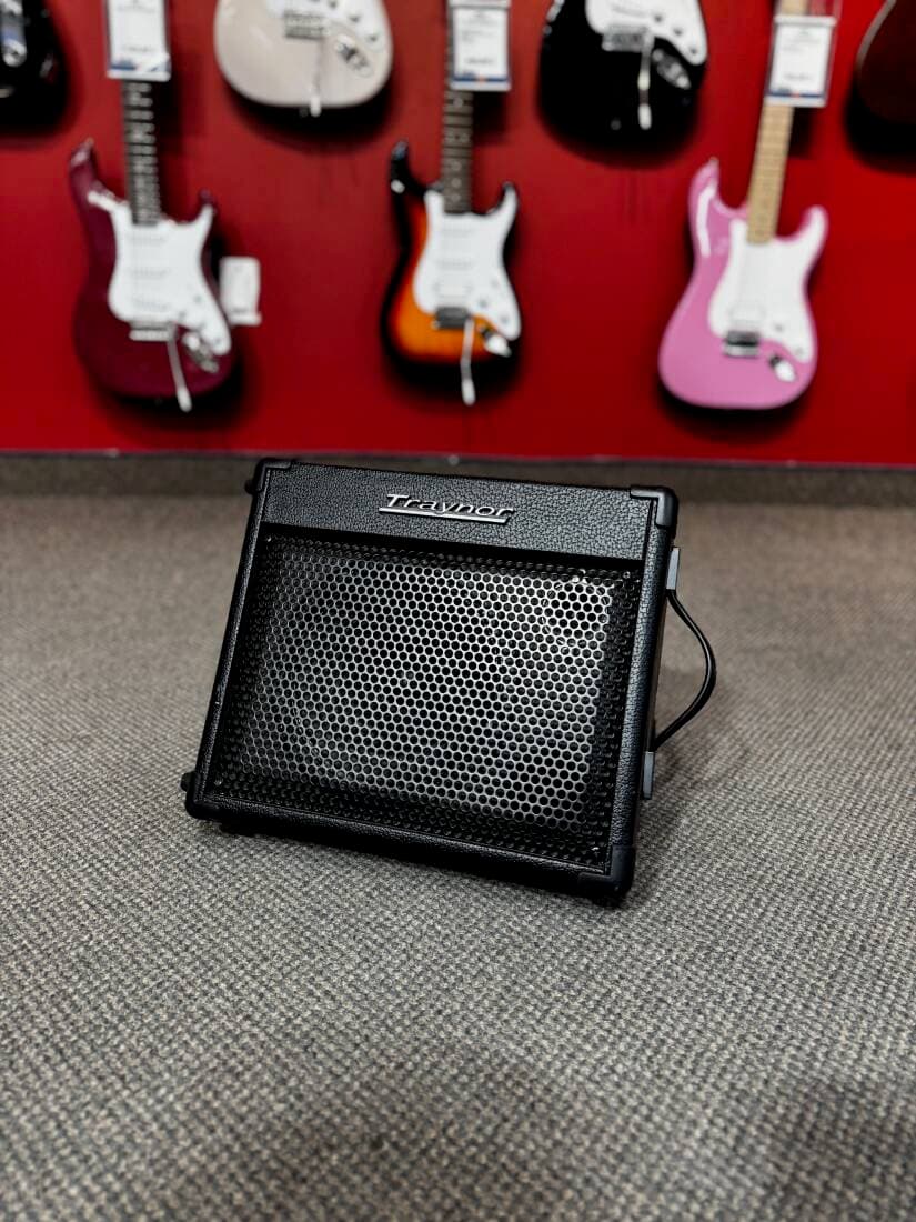 Traynor - TVM15 TRAVELMATE BATTERY POWERED AMP