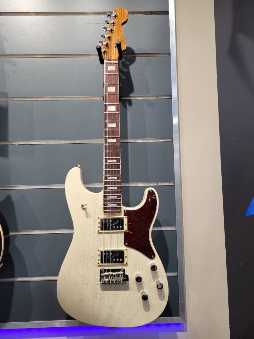 FENDER UPTOWN STRAT STATIC WHITE RN W/CS