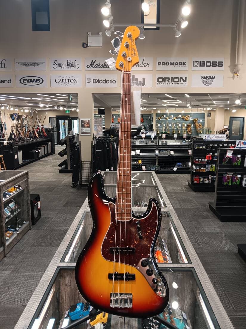 Fender - American Vintage II 1966 Jazz Bass, Rosewood Fingerboard - 3-Colour Sunburst