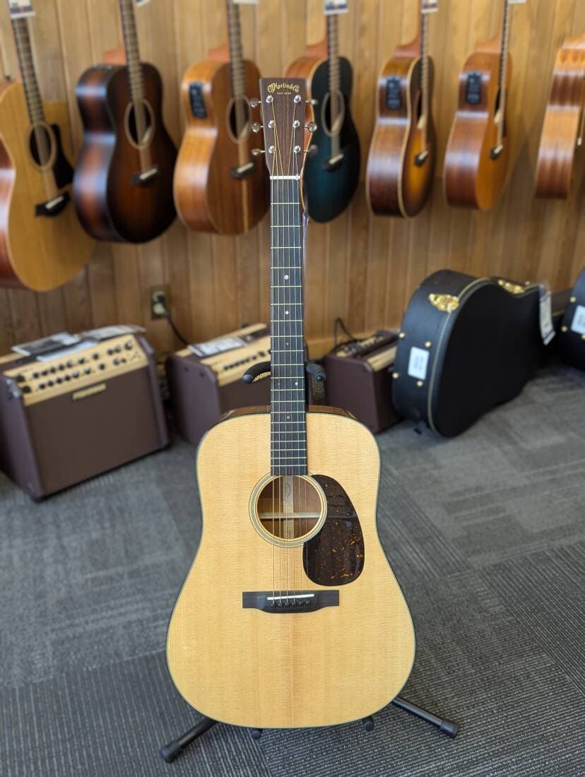 D-18 Dreadnought Spruce/Mahogany Acoustic Guitar with Hardshell Case - Gloss
