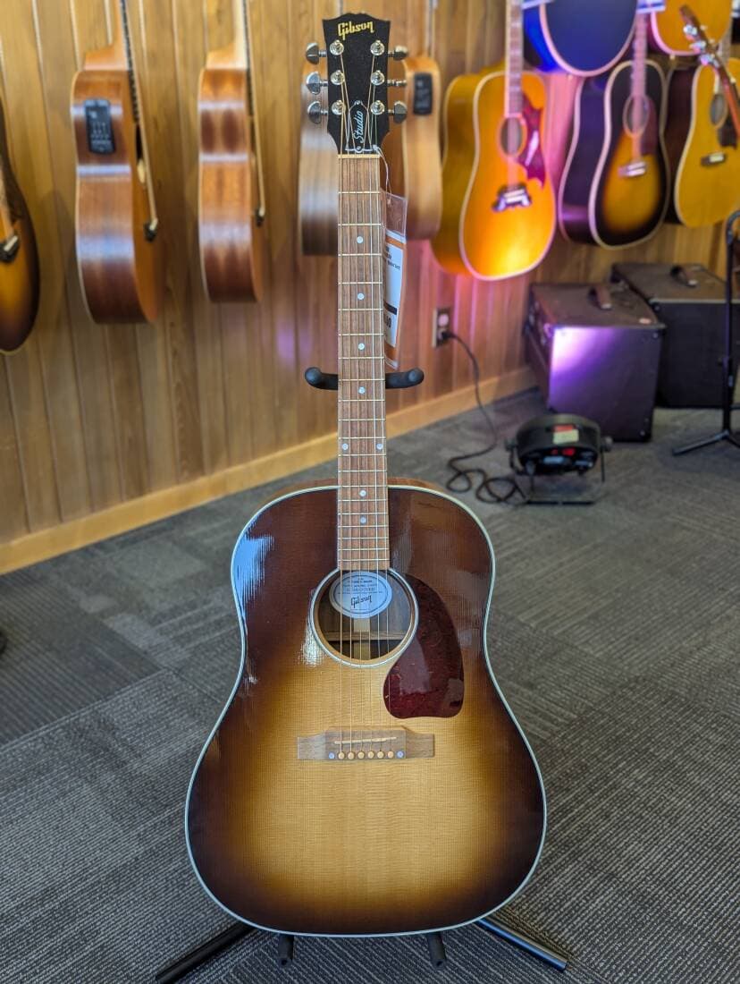 J-45 Studio Walnut - Walnut Burst