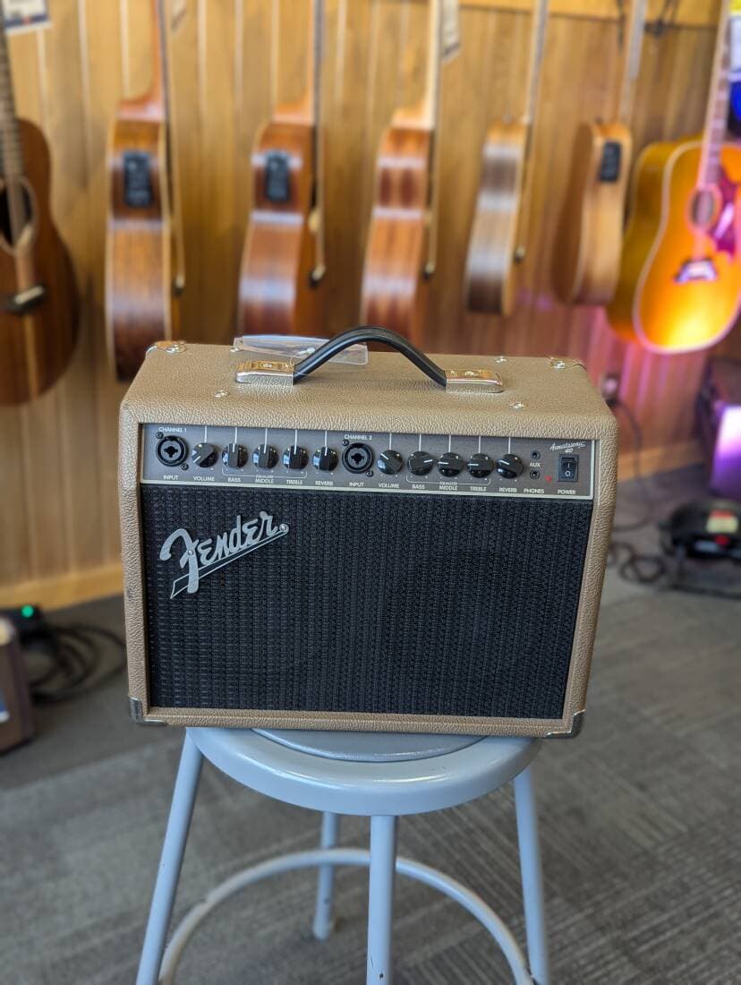 Fender - Acoustasonic 40