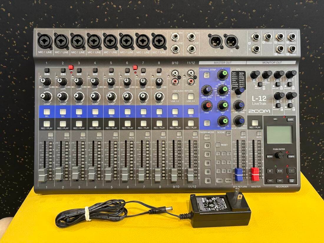 Zoom - LIVETRAK L-12