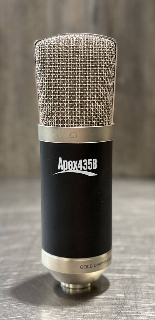 Apex - Compact Studio Condenser Mic with Case - Black