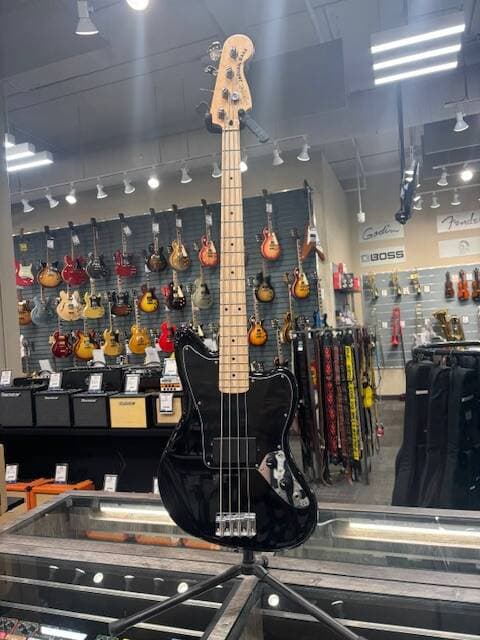 Squier Affinity Series Jaguar Bass H, Maple Fingerboard - Black