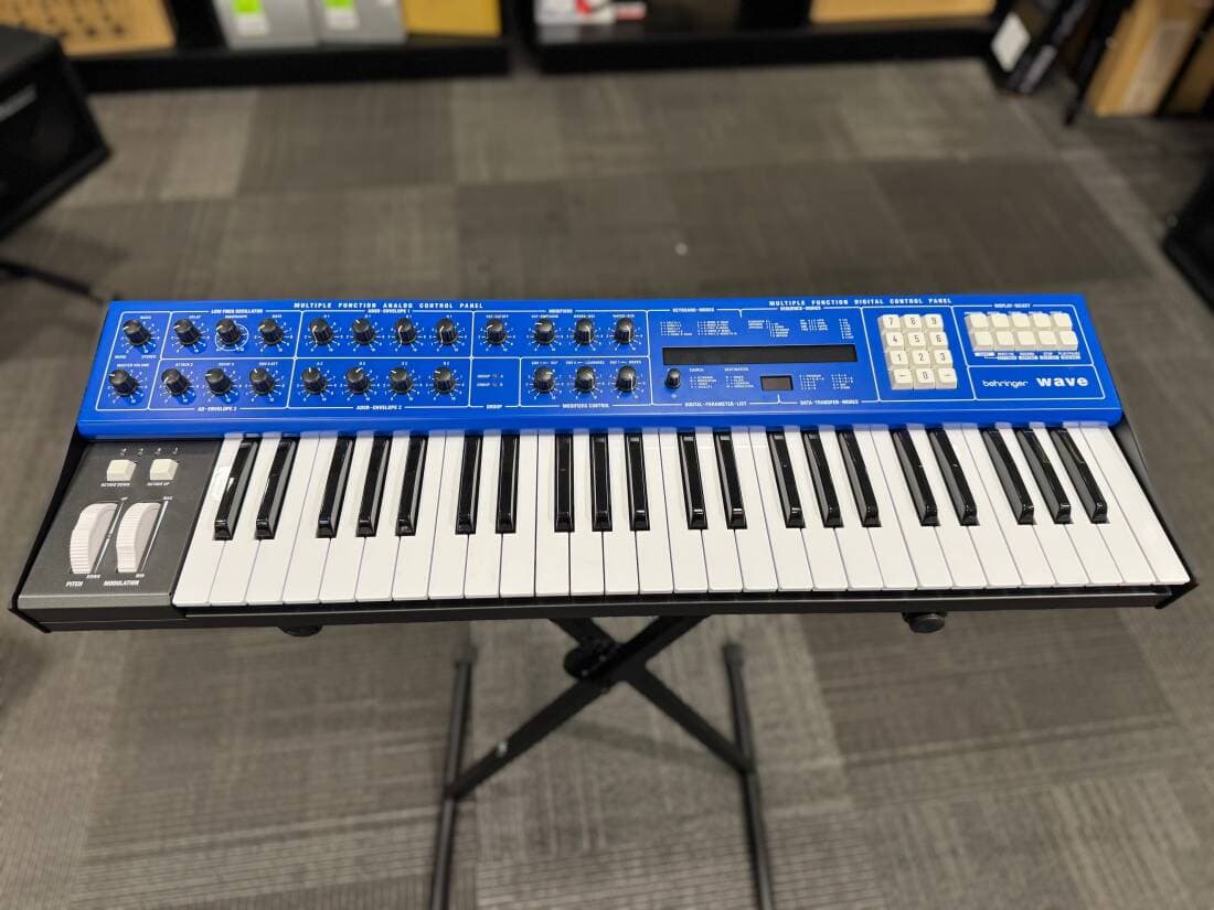Behringer - WAVE