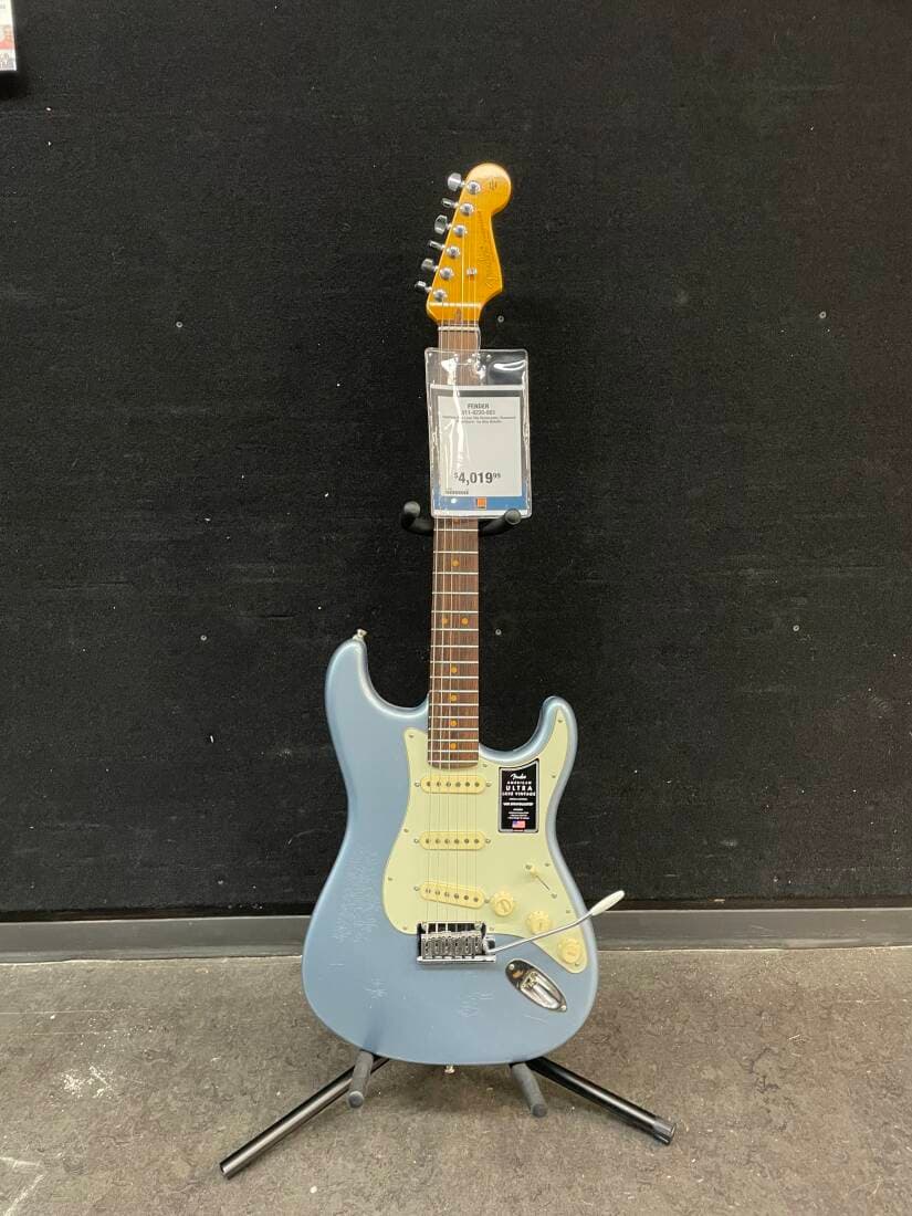 Fender - 011-8220-883