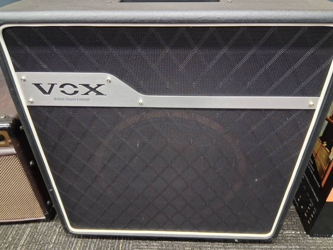 VOX 150W COMBO W/NUTUBE TECH