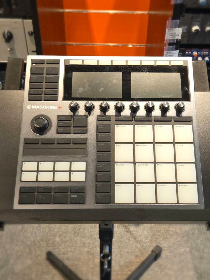 Native Instruments - MASCHINE PLUS