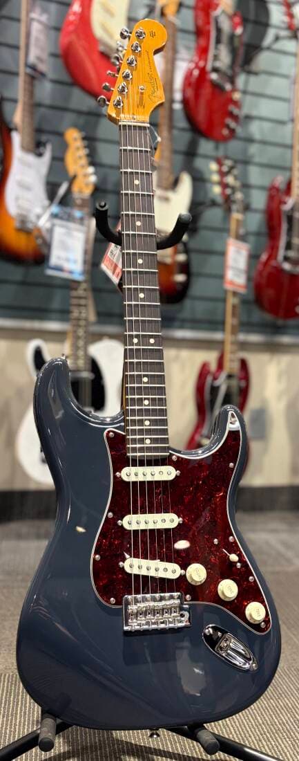American Professional Classic Stratocaster, Rosewood Fingerboard - Faded Black