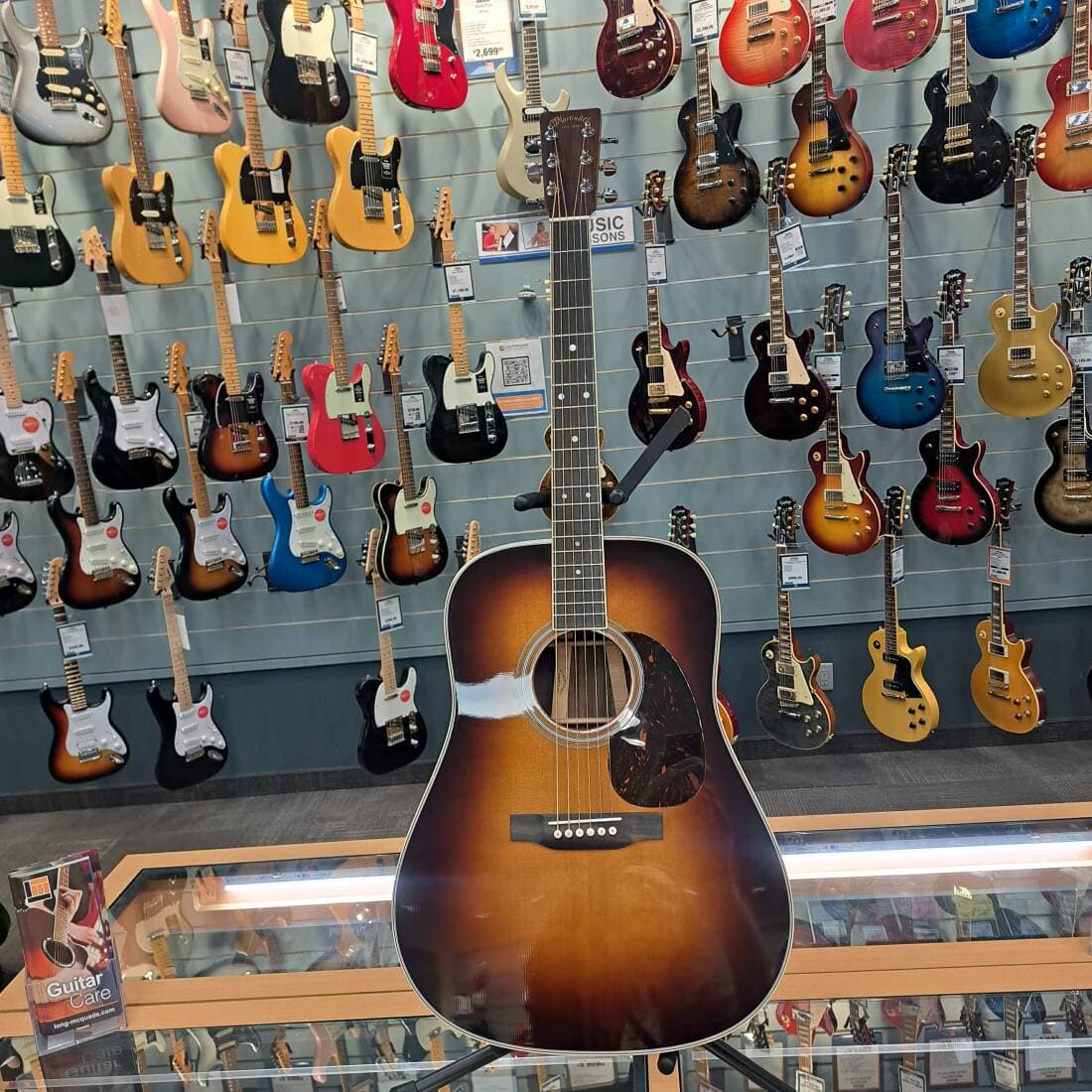 Martin Guitars - D-35 SUNBURST