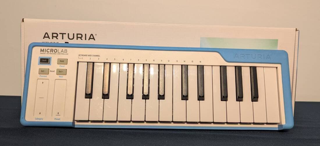 Arturia - MICROLAB BLUE