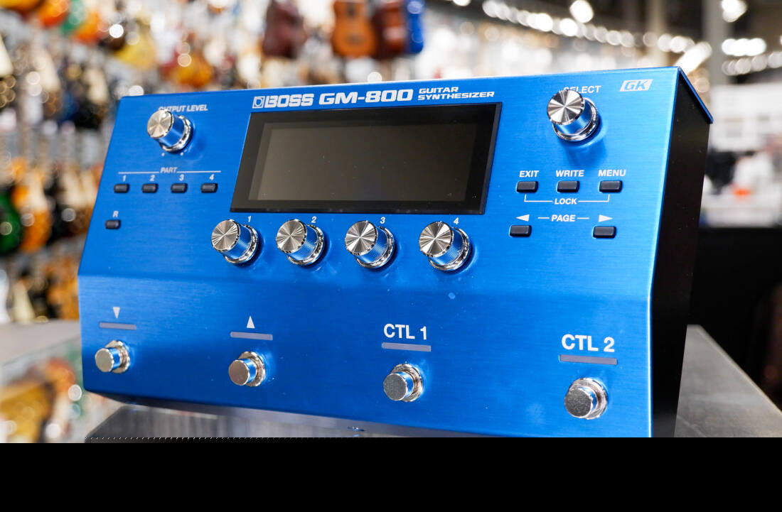 BOSS - GM-800 Guitar Synthesizer