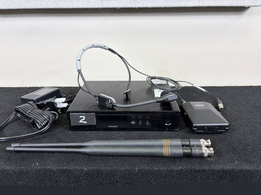 Shure - QLXD14 Wireless System with SM35 Headworn Microphone (H50 Band)