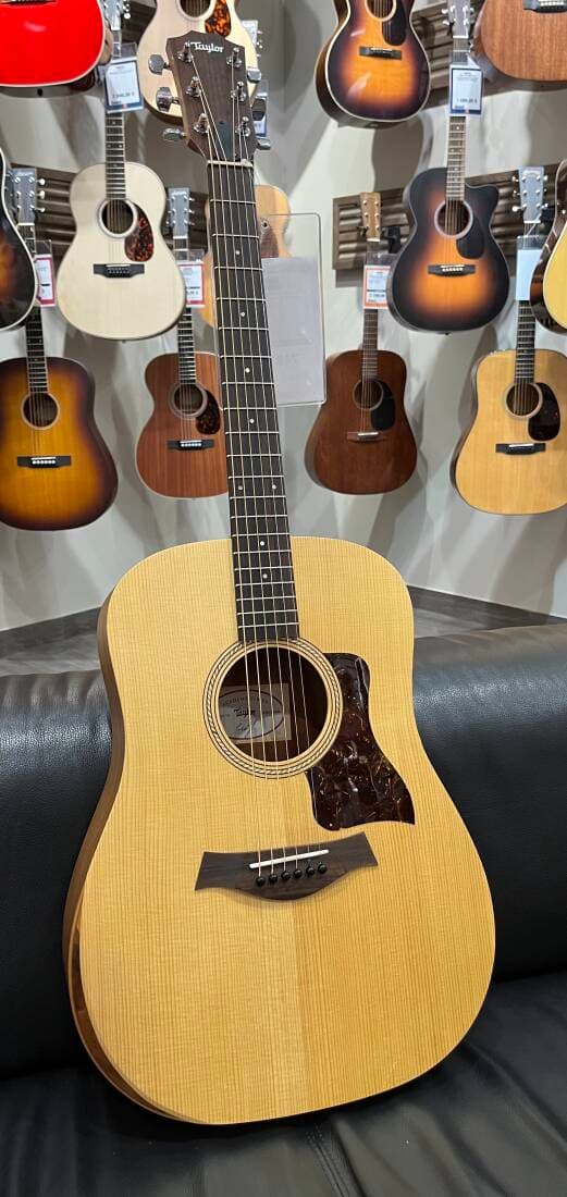 Taylor Guitars - ACADEMY 10