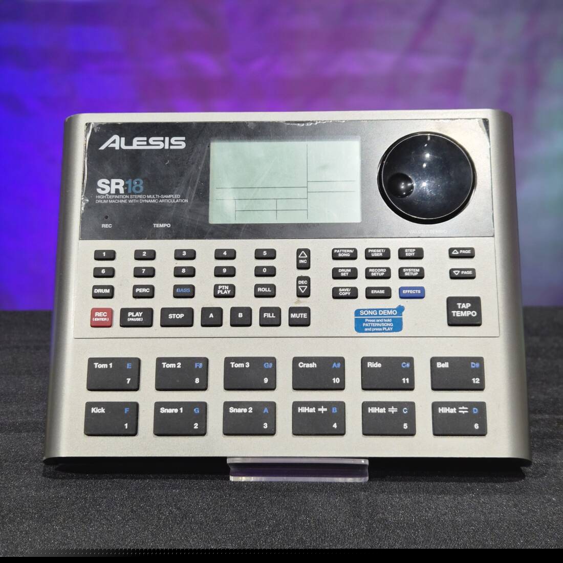 Alesis - Boîte à rythme stéréo 24 bits SR-18