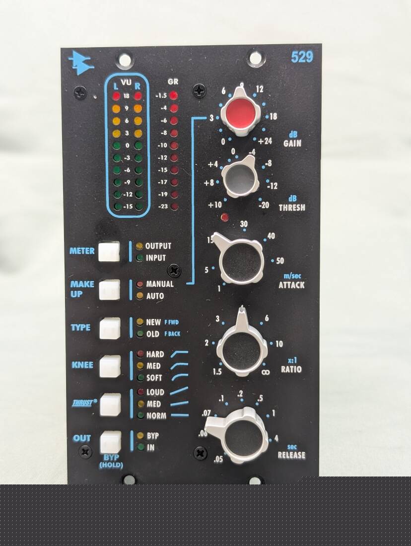 API 529 STEREO COMPRESSOR 500 SERIES