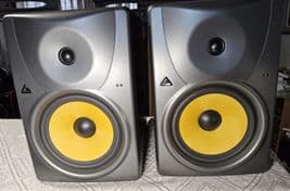 Monitoras de Estúdio BEHRINGER B1031A com 20 horas