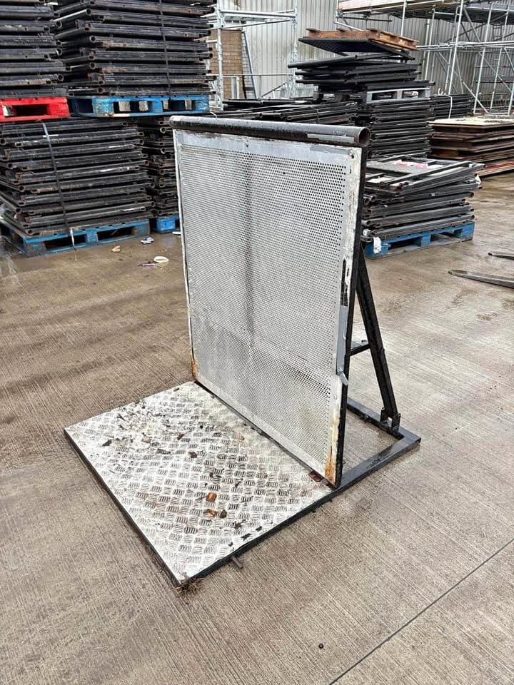 300x Steel Pit / Mojo Barriers - Merseyside