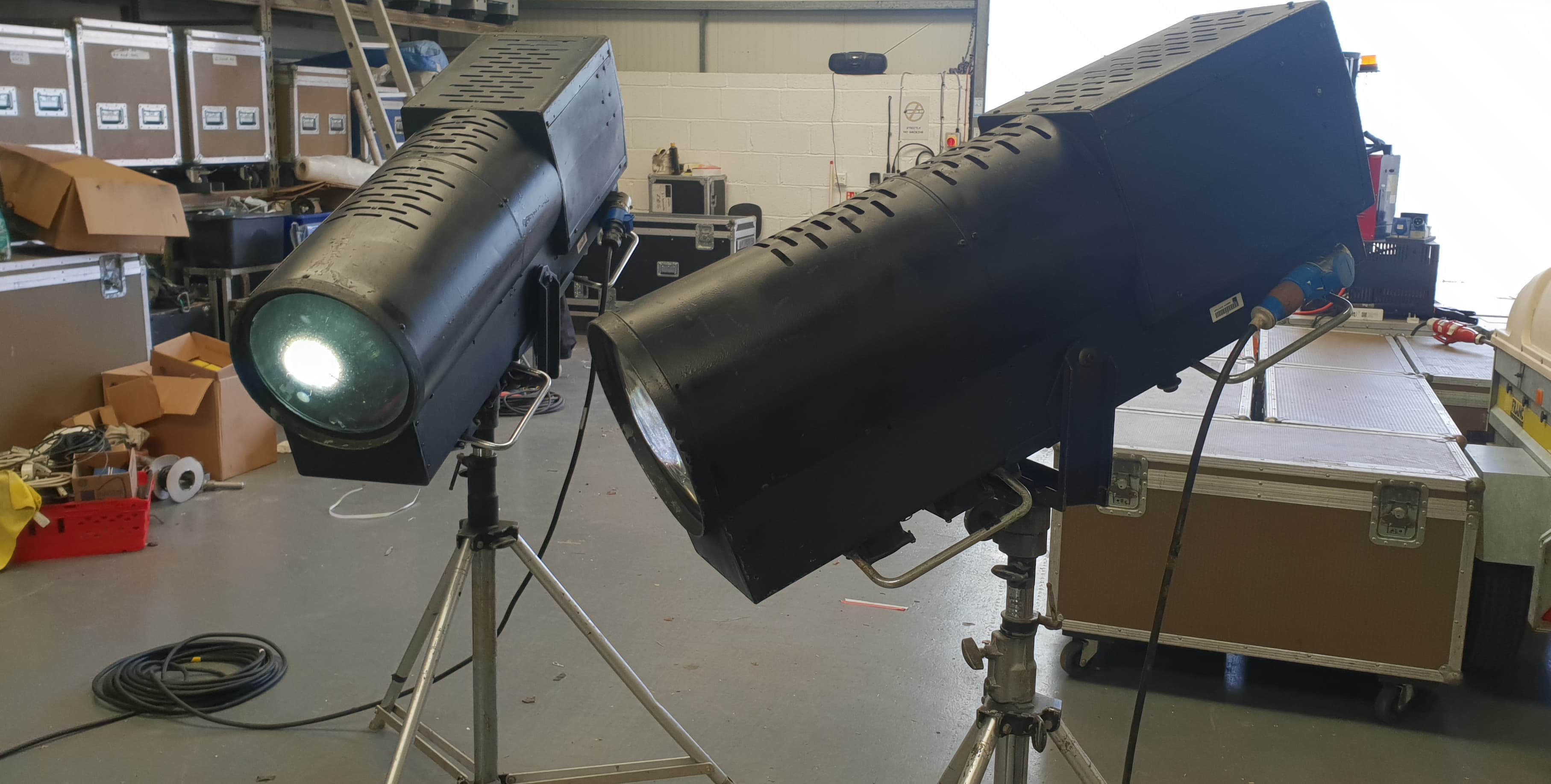2x Follow Spotlights 400 HTI Lamps - Derbyshire