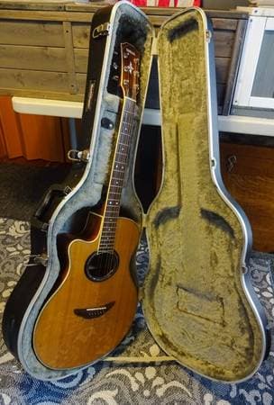 Yamaha APX700LNT Electric Accoustic Left Handed Guitar Spruce body W/C