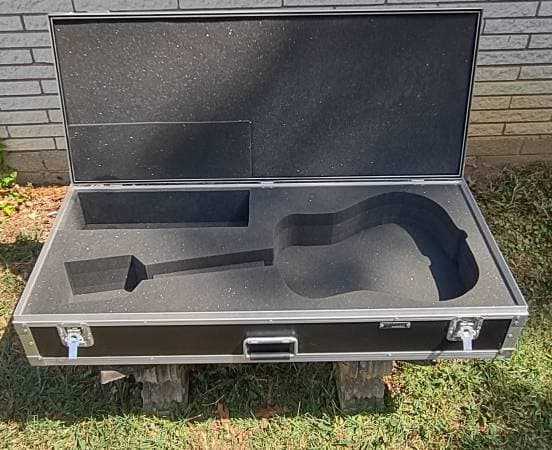 Showcase acoustic dreadnought size Anvil style road/flight case