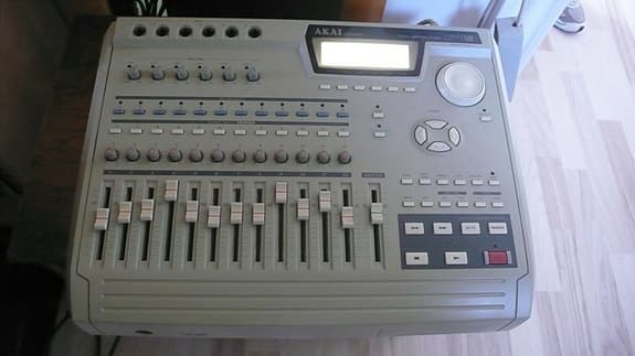Digital Multitrack-studio, Akai DPS-12